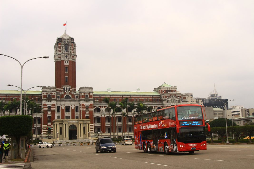 相隔27年，台北;市再現雙層巴士。
