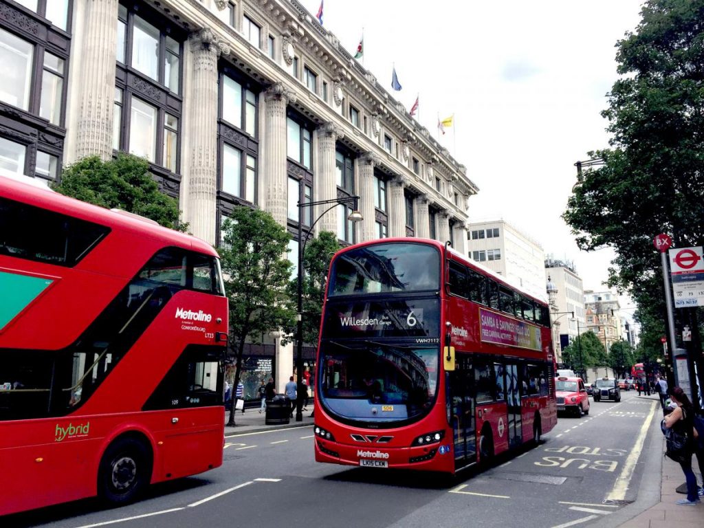 ComfortDelGro旗下Metroline是倫敦第二大巴士運營商，擁有1,700部巴士。